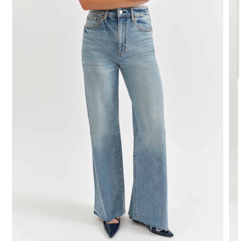 DAZE Far Out High Rise Wide Leg in Fools Gold, Raw Hem, Light Wash, 27